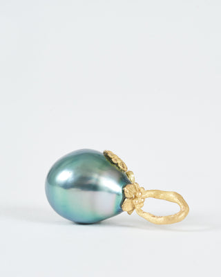 grey tahitian pearl with with gold leaf and blue diamond