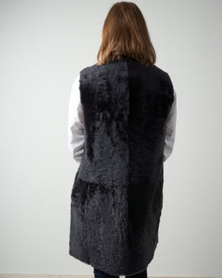 stand collar shearling gilet - graphite