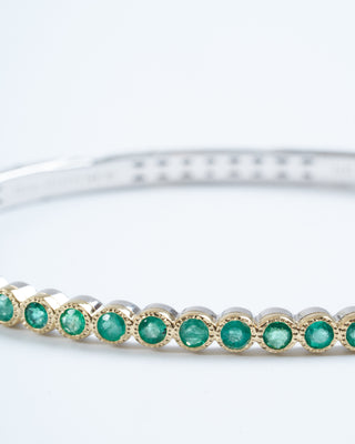 hammered emerald bezel bangle - gold/green