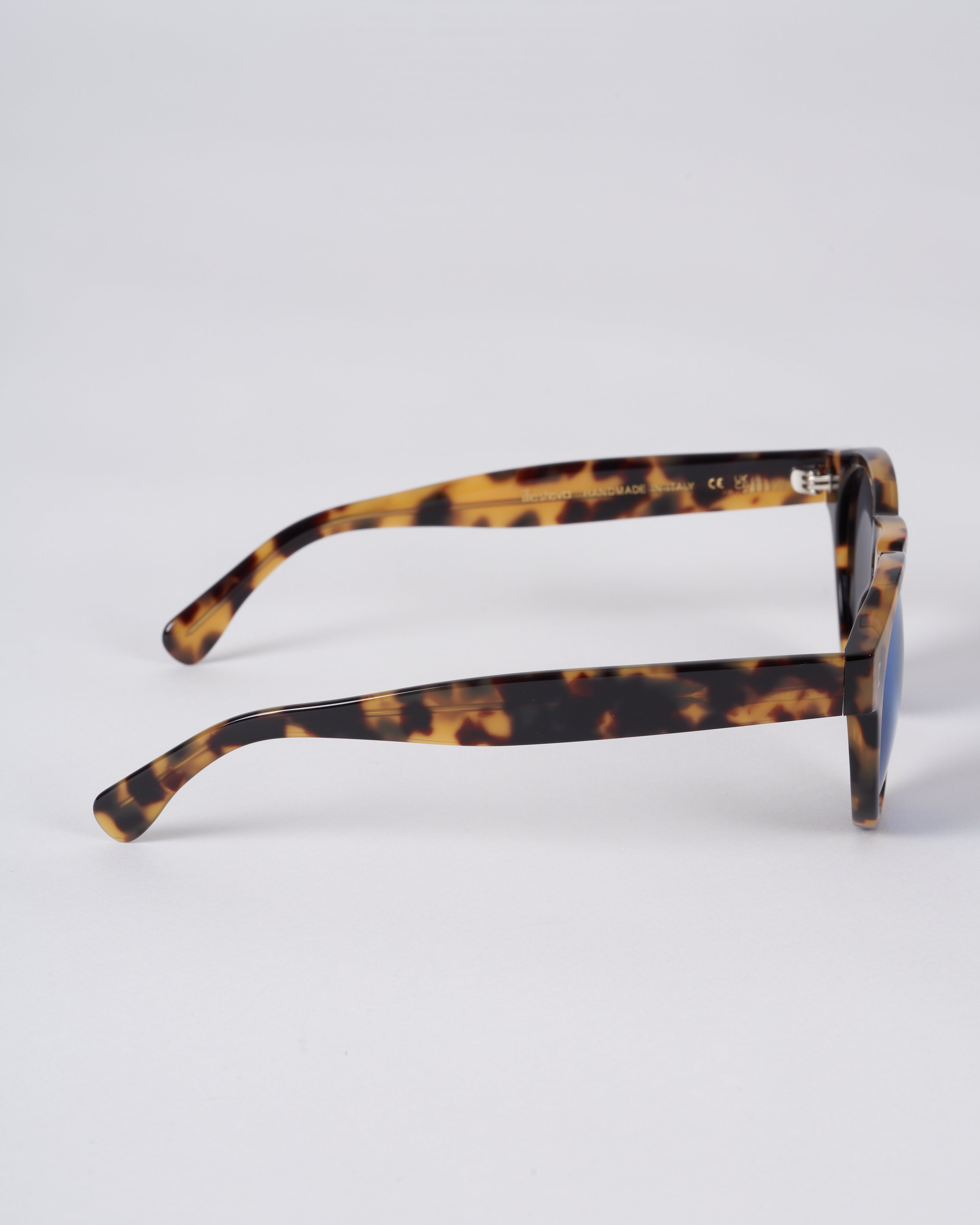 Illesteva Leonard Tortoise With Blue Mirror