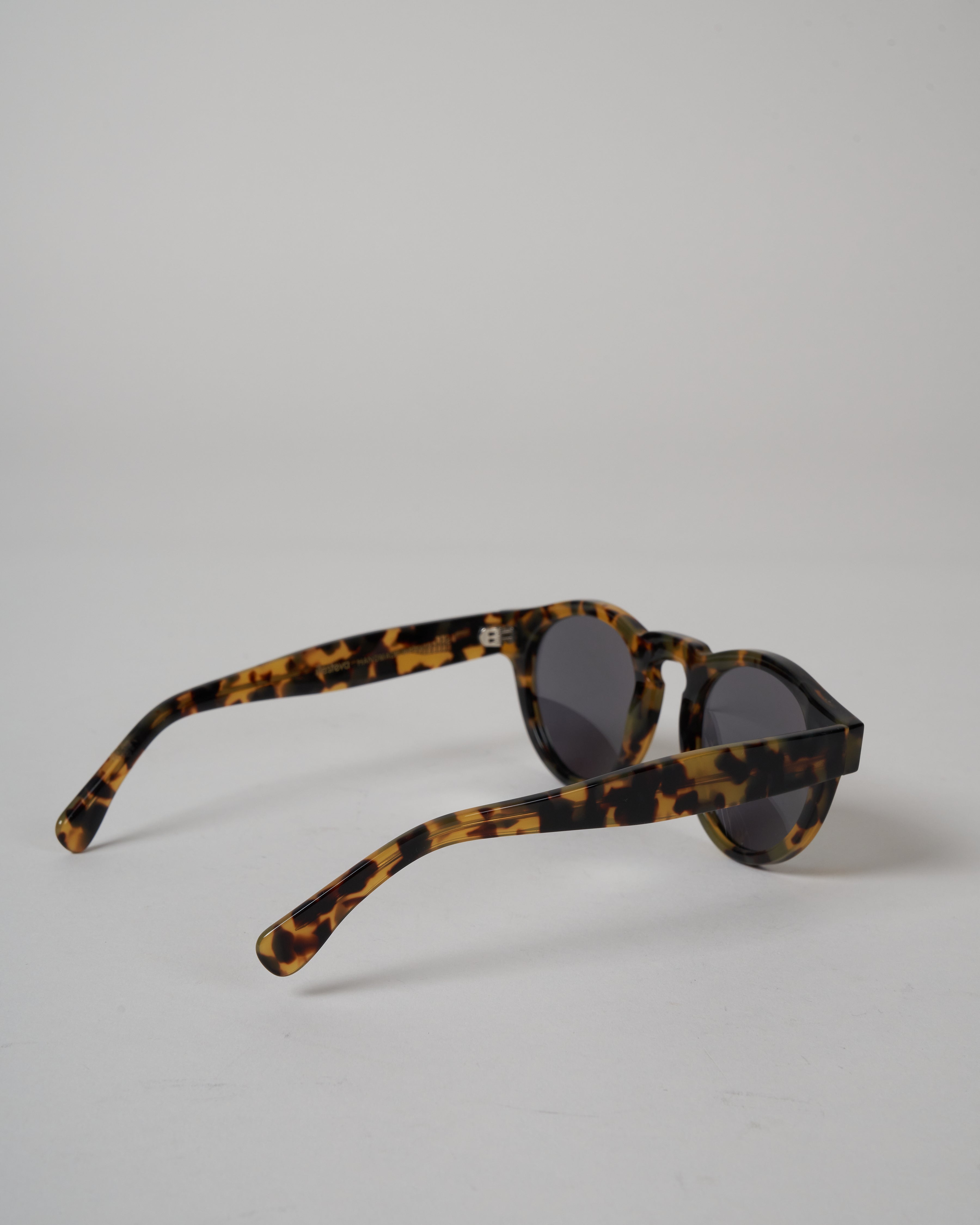 Illesteva Gray Tortoise Sunglasses Illesteva Helen Tortoise With Silver Mirror Gradient main image 3