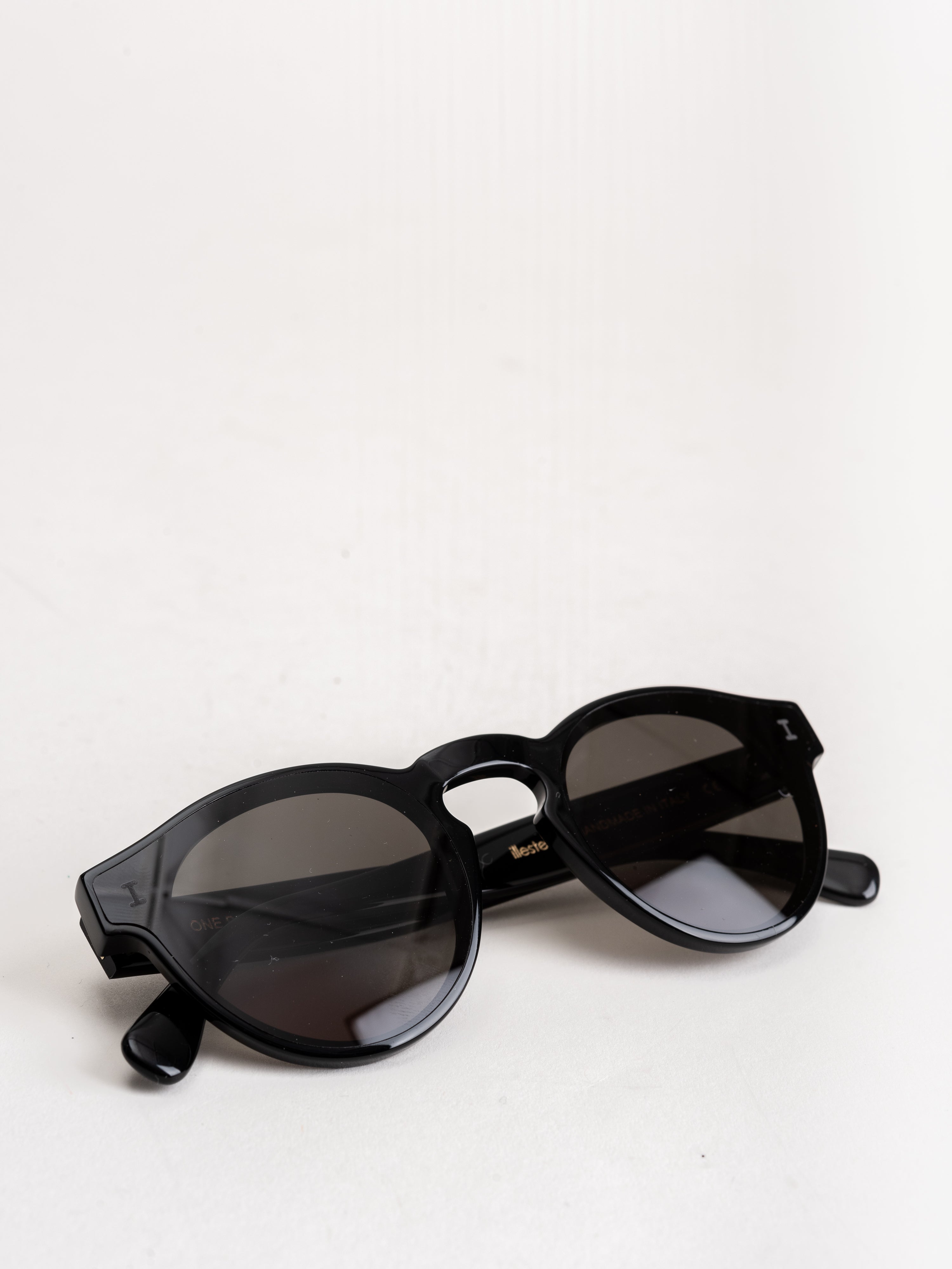 Illesteva one hot sale point one sunglasses