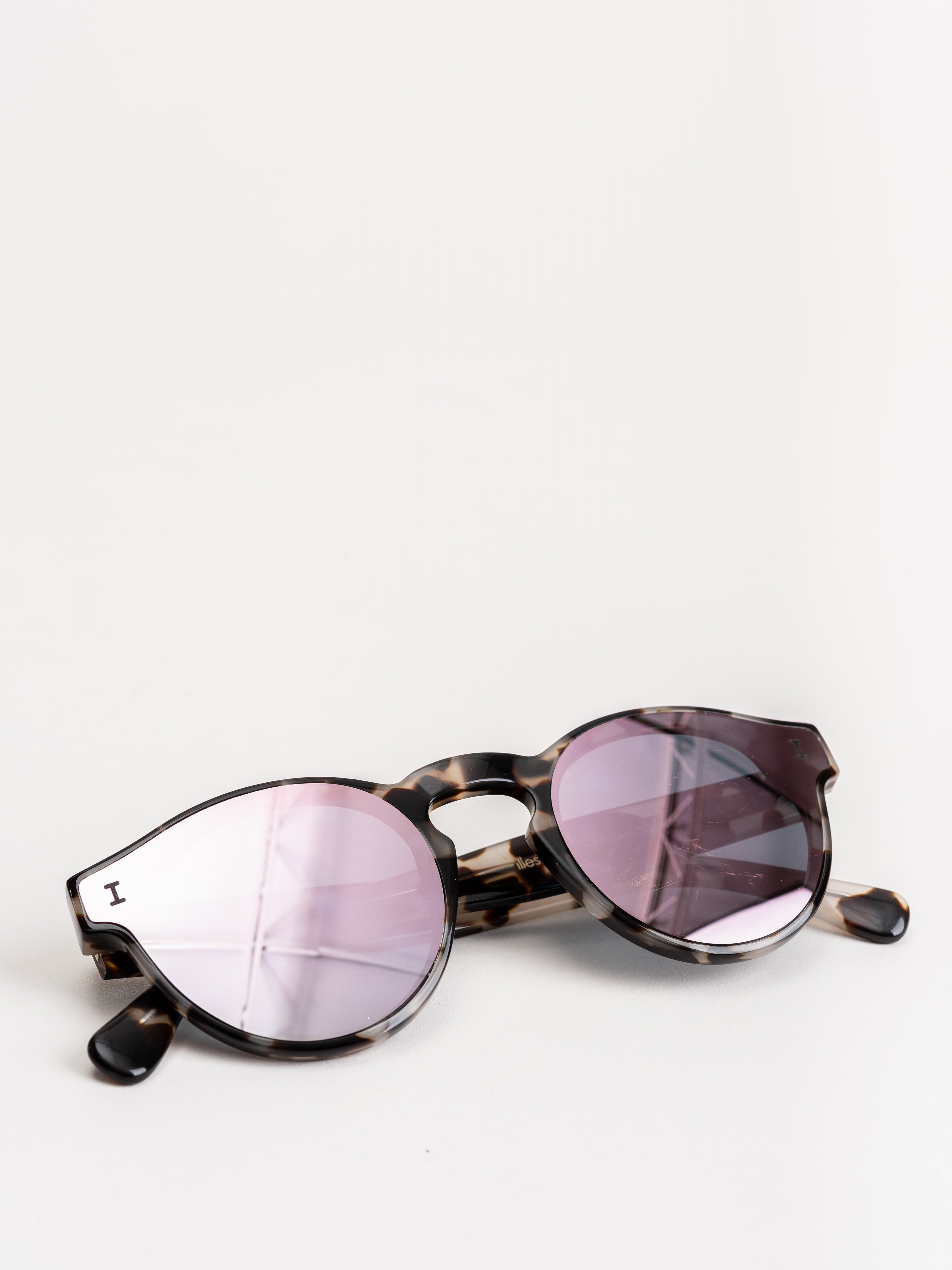 two point two sunglasses - white tortoise