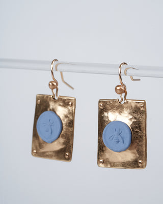 bee wedgwood cameo earring - light blue and gold