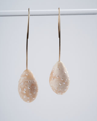 droplet cream clay earring - gold/cream