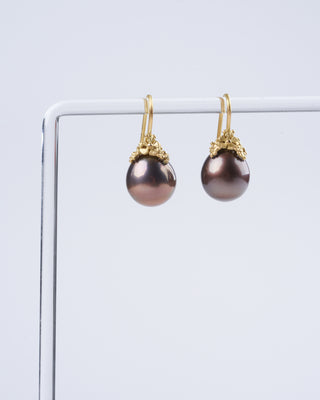 brown pearl earrings - brown / gold