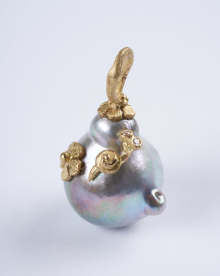 tahitian pearl pendant with 18k yellow gold and diamond details - gold