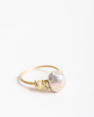 pearl ring with snail and diamond
