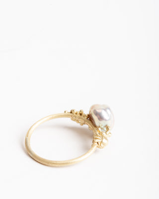 pearl ring with snail and diamond