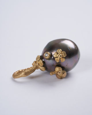 tahitian pearl w/ 18k ladybug , flower and diamond - gold