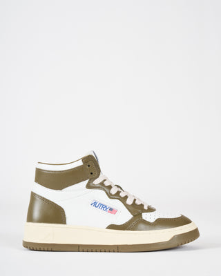medalist mid wb33 sneaker - white/olive leather