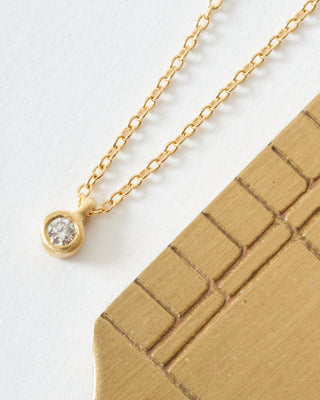 micro 3pt diamond necklace