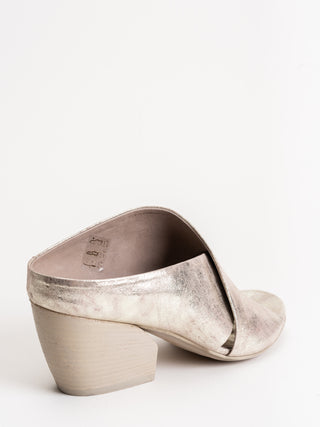blanc heel