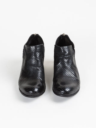chabrol boot - black perforated