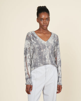 one color camouflage v neck pullover with braids - ghiaccio