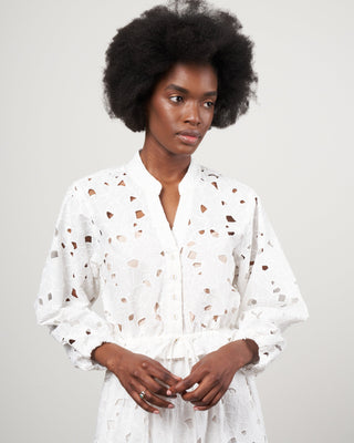 perrin top - scalloped floral eyelet white