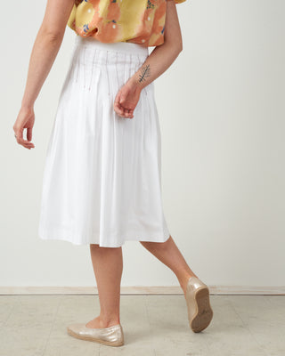pleated skirt with camel stitch - white