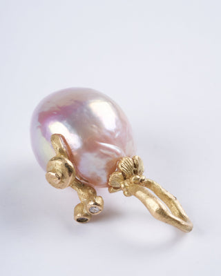 pink south sea pearl with 18k snail w/diamond eyes - pink