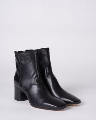 glove boot- back zipper - heel - black glove