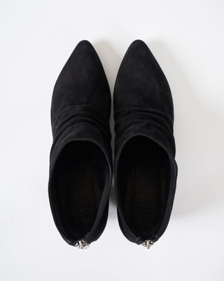 sally 024 - oliver black