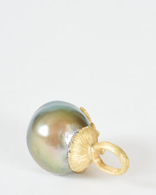 tahitian pearl with octopus