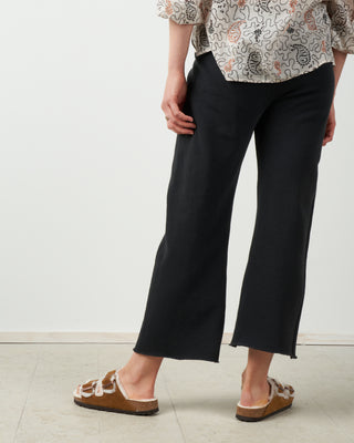 the wide leg cropped sweatpant - almost black