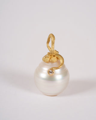 white south sea pearl with tendril and diamond - white/gold