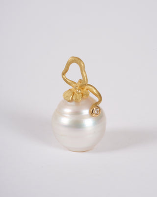 white south sea pearl with tendril and diamond - white/gold
