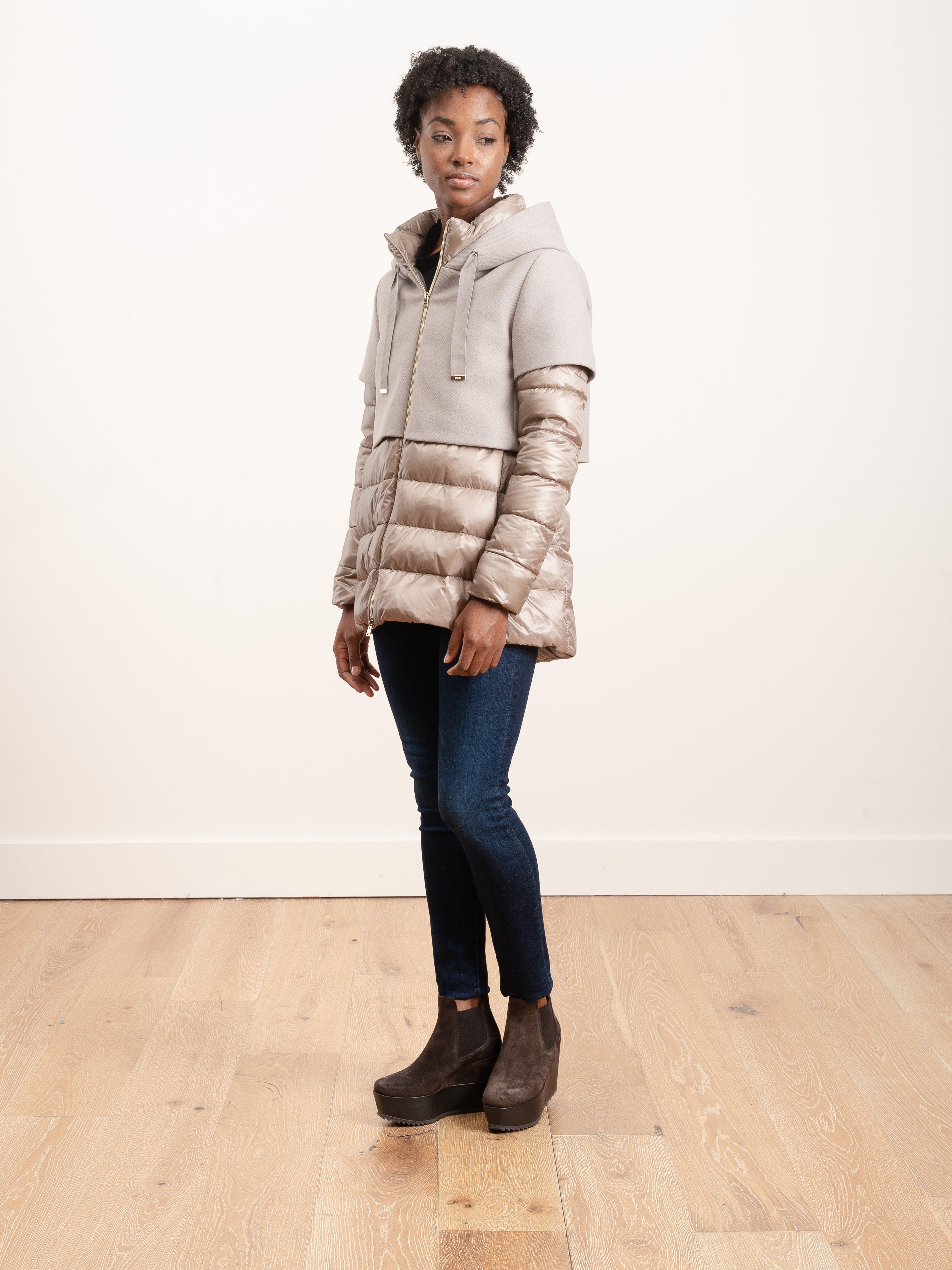 Herno Wool With Short Jacket And Hood Taupe 2600